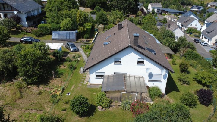 Viel Platz für Ihre Pläne: Wohnhaus mit 4-5 Wohneinheiten in ruhiger Lage von Berglicht