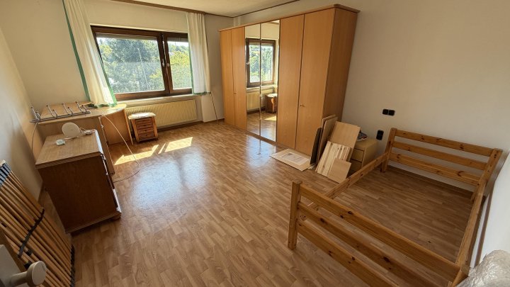 Viel Platz für Ihre Pläne: Wohnhaus mit 4-5 Wohneinheiten in ruhiger Lage von Berglicht
