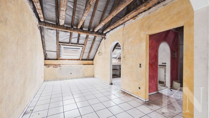 Seltene Gelegenheit: Entkerntes Wohn- & Geschäftshaus mit viel Entwicklungspotenzial