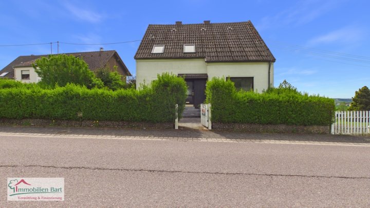GRENZNÄHE: WOHNHAUS MIT TOLLEM GARTENGRUNDSTÜCK IN SONNIGER WOHNLAGE!