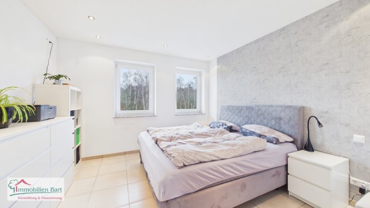 GRENZE LUXEMBURG: TOLLE WOHNUNG / 2 SCHLAFZ. / CARPORT STELLPLATZ