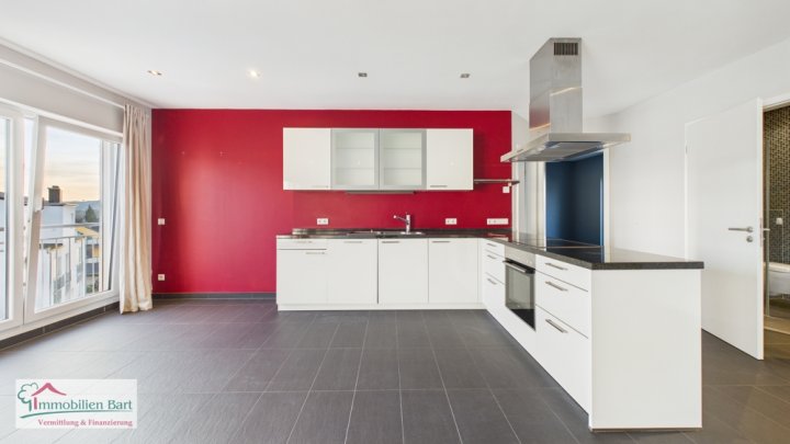 SOFORT VERFÜGBAR: NEUWERTIGE 92 M² WOHNUNG / TIEFGARAGE / 2 SCHLAFZIMMER / 2 BÄDER