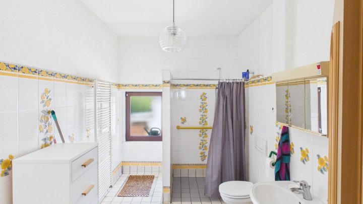 Zweifamilienhaus als Doppelhaushälfte in Saarbrücken-Güdingen  zu verkaufen.