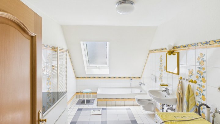 Zweifamilienhaus als Doppelhaushälfte in Saarbrücken-Güdingen  zu verkaufen.