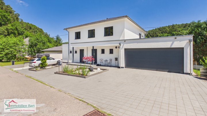 GRENZE LUXEMBURG:

MODERNES UND GROßZÜGIGES ZUHAUSE MIT EINLIEGERWOHNUNG UND DOPPELGARAGE!