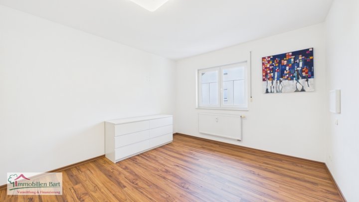SOFORT VERFÜGBAR: GEPFLEGTE 3ZKB WOHNUNG MIT CARPORT IN PERL-BESCH!