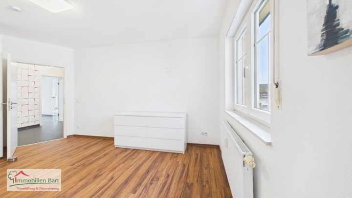 SOFORT VERFÜGBAR: GEPFLEGTE 3ZKB WOHNUNG MIT CARPORT IN PERL-BESCH!