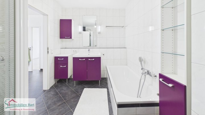 SOFORT VERFÜGBAR: GEPFLEGTE 3ZKB WOHNUNG MIT CARPORT IN PERL-BESCH!