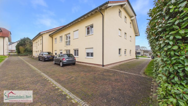 SOFORT VERFÜGBAR: GEPFLEGTE 3ZKB WOHNUNG MIT CARPORT IN PERL-BESCH!