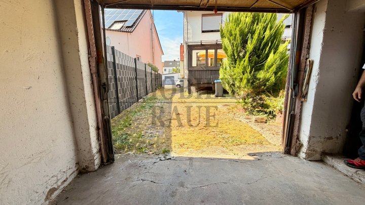 FAMILIENGLÜCK MIT VIEL PLATZ, GROSSER SCHEUNE UND WEITLÄUFIGEM GARTEN IN HASSEL - SOFORT FREI