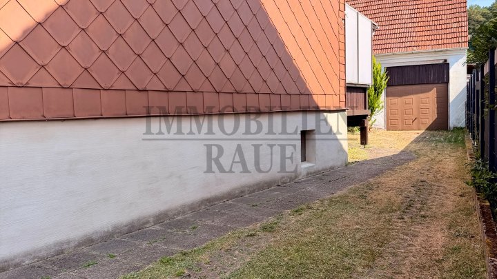 FAMILIENGLÜCK MIT VIEL PLATZ, GROSSER SCHEUNE UND WEITLÄUFIGEM GARTEN IN HASSEL - SOFORT FREI