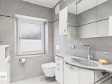 modernes Badezimmer