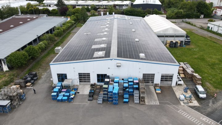 GEWERBEIMMOBILIE - Produktionsstandort mit Produktionshalle, Krananlagen und großer PV-Anlage