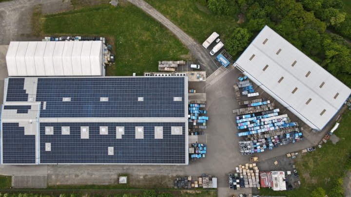 GEWERBEIMMOBILIE - Produktionsstandort mit Produktionshalle, Krananlagen und großer PV-Anlage