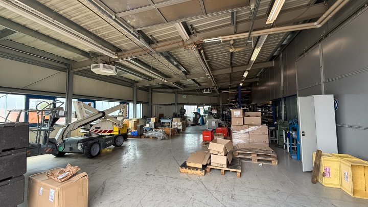 GEWERBEIMMOBILIE - Produktionsstandort mit Produktionshalle, Krananlagen und großer PV-Anlage