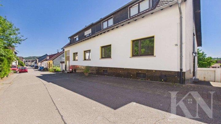 Ihr neues Zuhause in Quierschied – Doppelhaushälfte mit Balkon und Garage