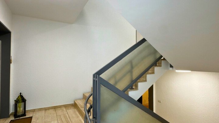 Luxuriös sanierte 3-ZKB mit EBK, 2 Balkonen + Garage mit Panoramablick