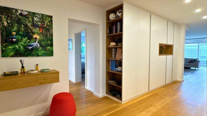 Luxuriös sanierte 3-ZKB mit EBK, 2 Balkonen + Garage mit Panoramablick