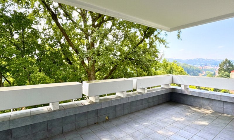 Luxuriös sanierte 3-ZKB mit EBK, 2 Balkonen + Garage mit Panoramablick