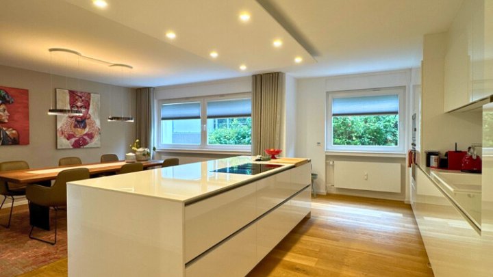 Luxuriös sanierte 3-ZKB mit EBK, 2 Balkonen + Garage mit Panoramablick
