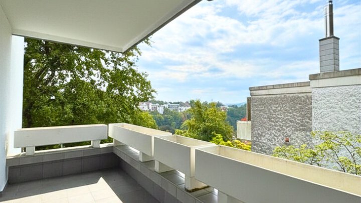 Luxuriös sanierte 3-ZKB mit EBK, 2 Balkonen + Garage mit Panoramablick