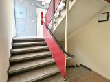 Treppe zum Aufzug
