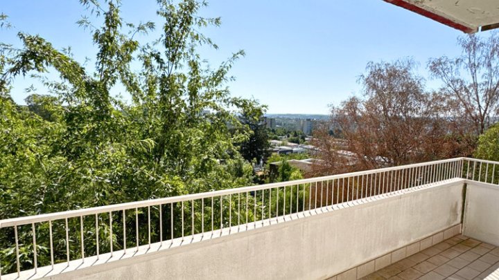 Helle 2,5-ZKB-Wohnung mit Balkon und schönem Weitblick