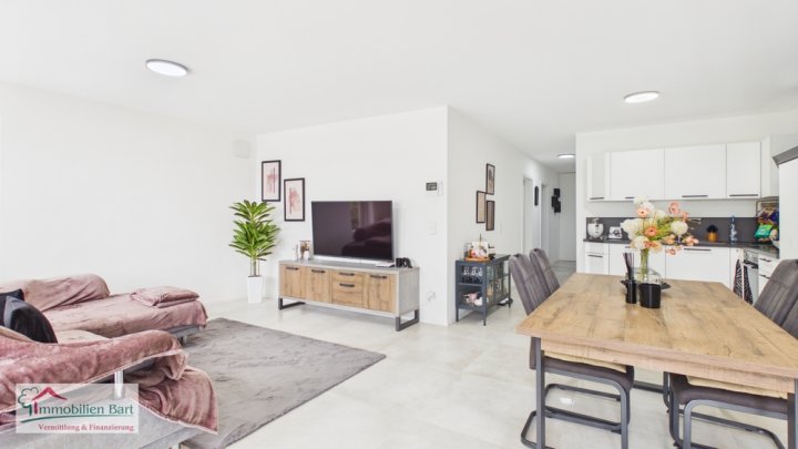 DIREKTE GRENZNÄHE: 86 M² SOUTERRAINWOHNUNG / 2 SCHLAFZIMMER / GROßE TERRASSE / STELLPLATZ
