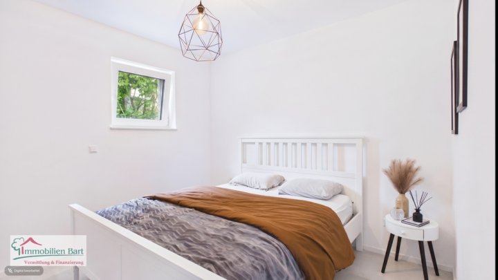 DIREKTE GRENZNÄHE: 86 M² SOUTERRAINWOHNUNG / 2 SCHLAFZIMMER / GROßE TERRASSE / STELLPLATZ