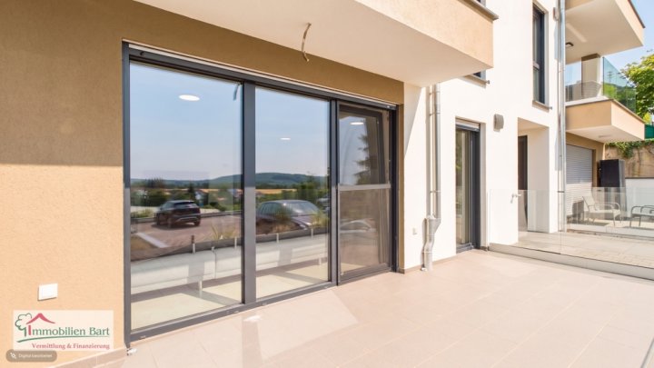 DIREKTE GRENZNÄHE: 86 M² SOUTERRAINWOHNUNG / 2 SCHLAFZIMMER / GROßE TERRASSE / STELLPLATZ