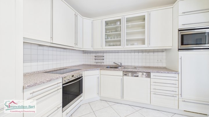 ORSCHOLZ -  NÄHE CLOEF-ATRIUM:  100 M² WOHNUNG MIT BALKON, KELLERBOX, STELLPLATZ UND AUFZUG !
