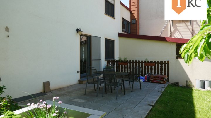 Modernes Wohnhaus mit Schreinerei / Büroräume und Lagerhalle