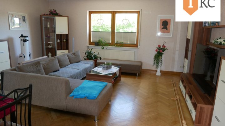 Modernes Wohnhaus mit Schreinerei / Büroräume und Lagerhalle