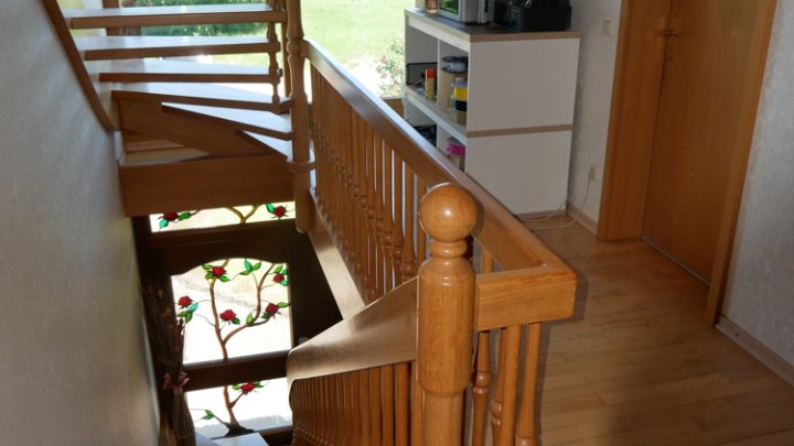 Modernes Wohnhaus mit Schreinerei / Büroräume und Lagerhalle