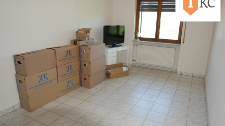 Modernes Wohnhaus mit Schreinerei / Büroräume und Lagerhalle