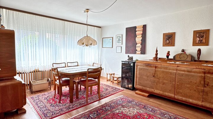 Gepflegtes 3-Familienhaus mit Garagen und Garten auf dem Heidstock