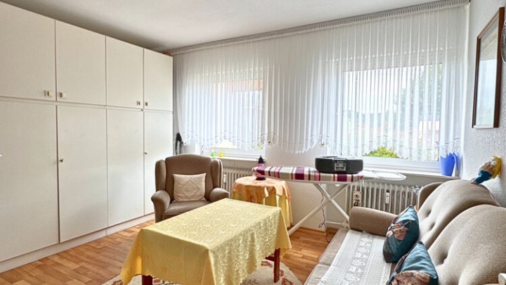 Gepflegtes 3-Familienhaus mit Garagen und Garten auf dem Heidstock