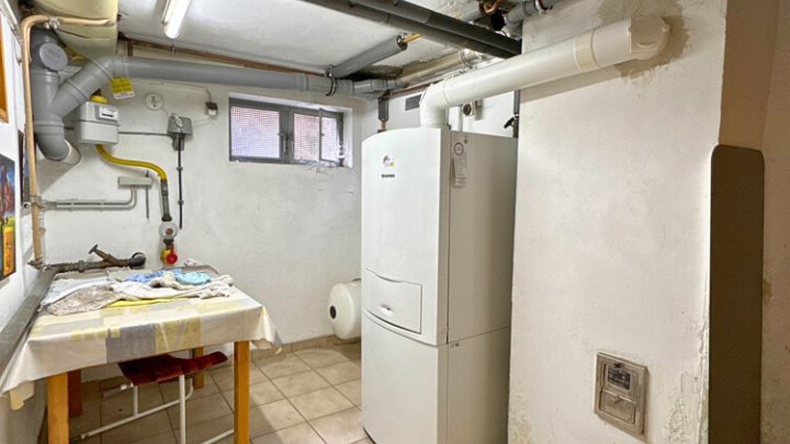 Gepflegtes 3-Familienhaus mit Garagen und Garten auf dem Heidstock