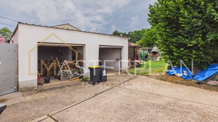 Zweifamilienhaus in Neuforweiler mit Garten und 2 Garagen