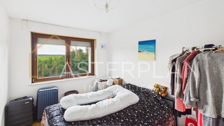 Zweifamilienhaus in Neuforweiler mit Garten und 2 Garagen