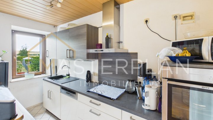 Zweifamilienhaus in Neuforweiler mit Garten und 2 Garagen