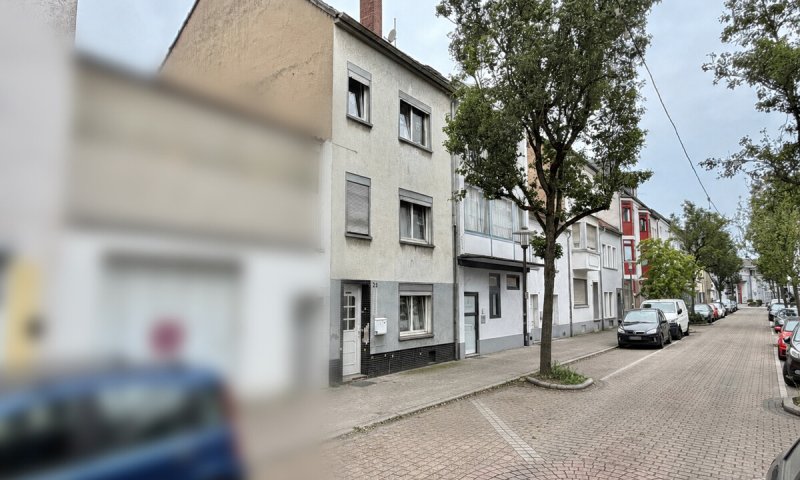 Sanierungsbedürftiges Ein- bis Zweifamilienhaus mit viel Potenzial