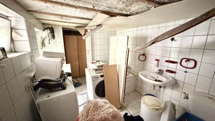 Sanierungsbedürftiges Ein- bis Zweifamilienhaus mit viel Potenzial