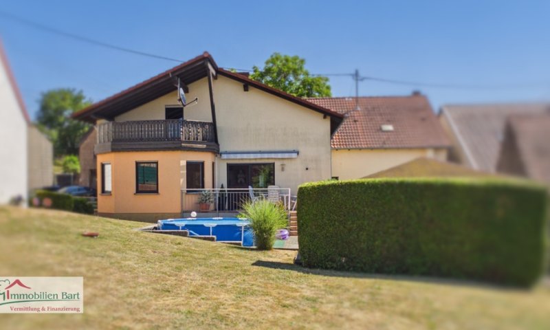 GRENZNÄHE LUXEMBURG: 2 HÄUSER MIT 2 GARAGEN UND TOLLEM GARTEN!