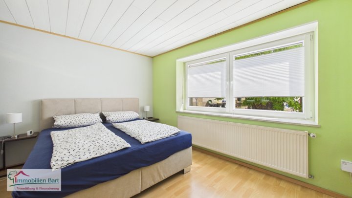 GRENZNÄHE LUXEMBURG: 2 HÄUSER MIT 2 GARAGEN UND TOLLEM GARTEN!
