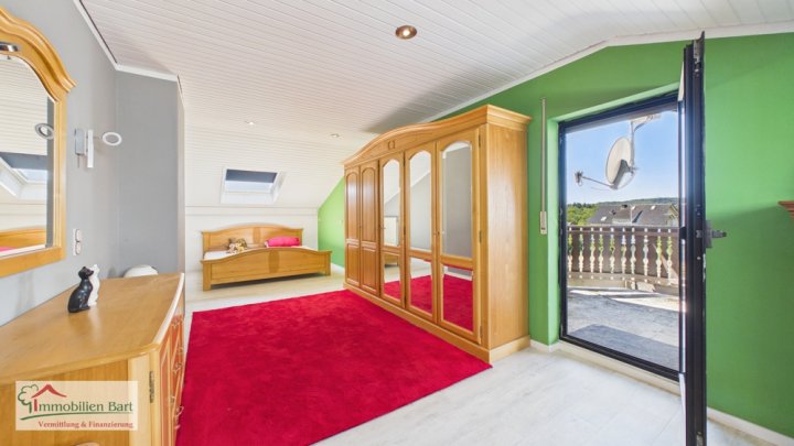 GRENZNÄHE LUXEMBURG: 2 HÄUSER MIT 2 GARAGEN UND TOLLEM GARTEN!