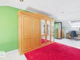 Schlafzimmer mit Bürobereich