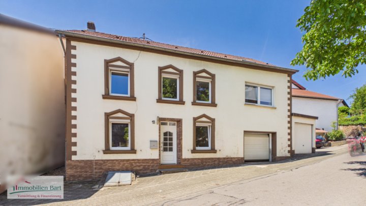 GRENZNÄHE LUXEMBURG: 2 HÄUSER MIT 2 GARAGEN UND TOLLEM GARTEN!