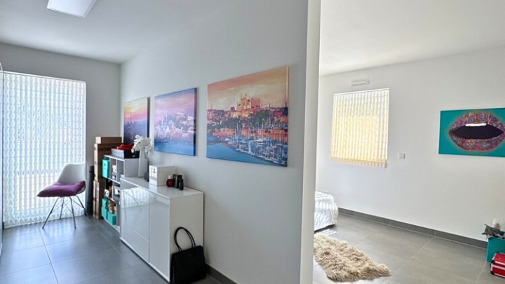 Neuwertiges luxuriöses + energieeffizientes Penthouse mit EBK + 2 TG-Stellplätzen