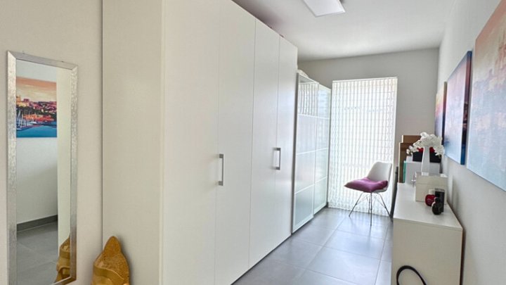 Neuwertiges luxuriöses + energieeffizientes Penthouse mit EBK + 2 TG-Stellplätzen